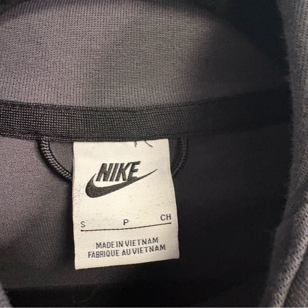 Nike Tech Set - Picture 9 of 12